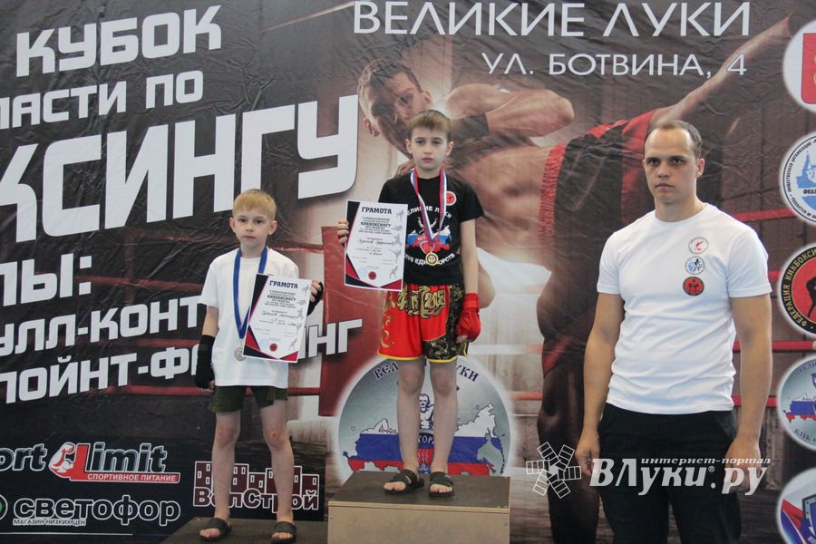 В Великих Луках проходит Кубок по кикбоксингу (ФОТО) (0+)