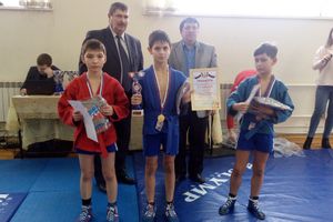 Великолукские спортсмены привезли награды со Смоленского турнира по самбо (ФОТО)