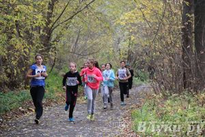 Легкоатлетический осенний кросс прошел в Великих Луках (фото)
