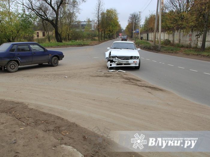 Пешеходный переход на развилке улиц Матвея Кузьмина-Малышева. Быть или не быть?