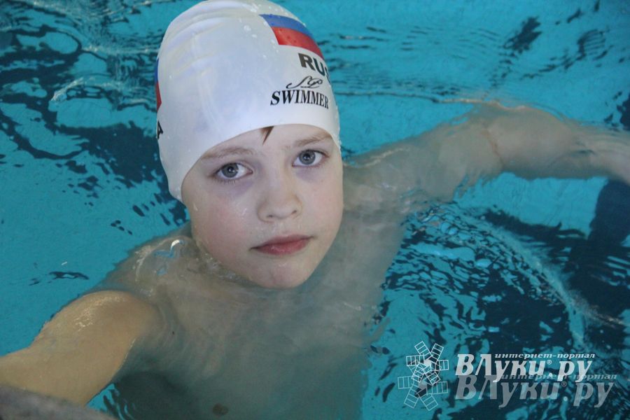 В Великих Луках прошли соревнования по плаванию «Весёлый дельфин»
