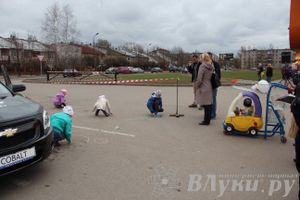 В Великих Луках прошла автомобильная ярмарка