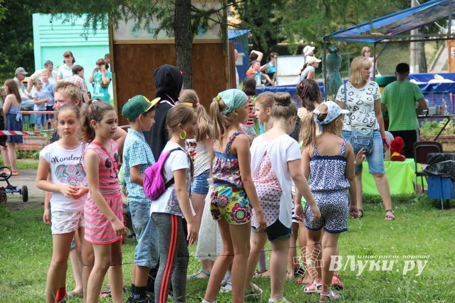 В городском парке Великих Лук прошёл День мороженого