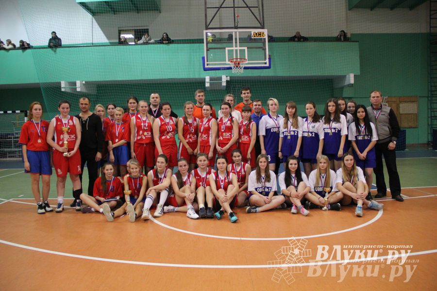 В Великих Луках прошли финальные игры муниципального этапа «КЭС-Баскет» (фото)
