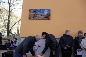 В школе №9 состоялось открытие мемориальной доски (фоторепортаж)