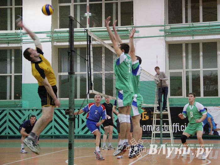 Сборная Великолукского района стала обладателем Кубка города по волейболу (фото)