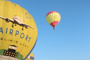 Над Великими Луками взлетели «Яблоки на снегу» (фото)