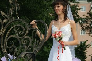 Торжественное открытие парковой скульптуры «Кресло влюбленных»