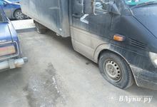 Великолучанину прокололи колёса на автомобиле с буквой «Z» на двери (ФОТО)