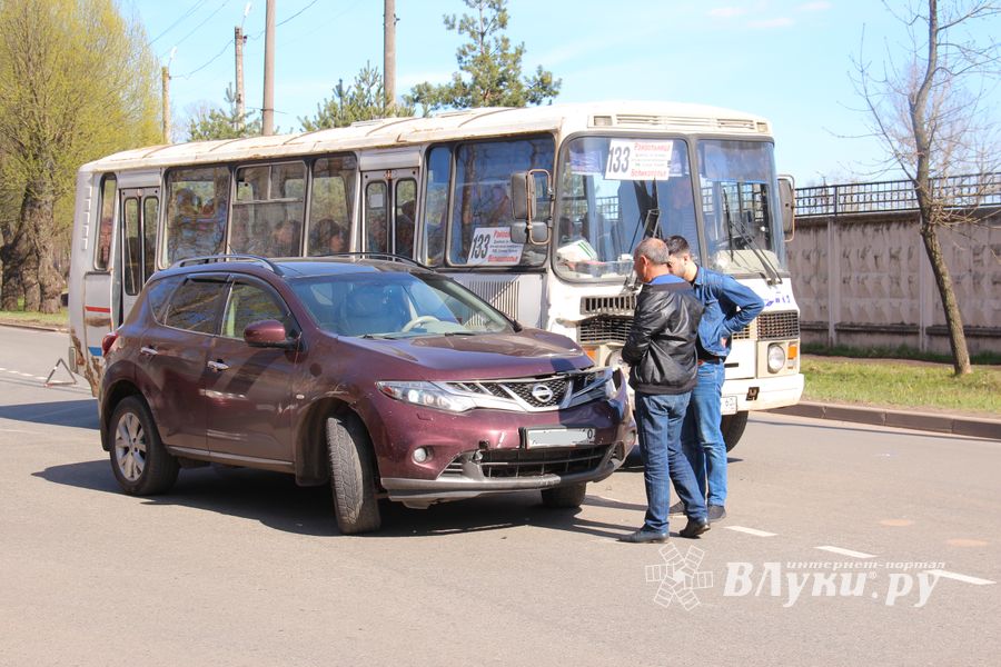 Фотофакт: ДТП на проспекте Гагарина в Великих Луках
