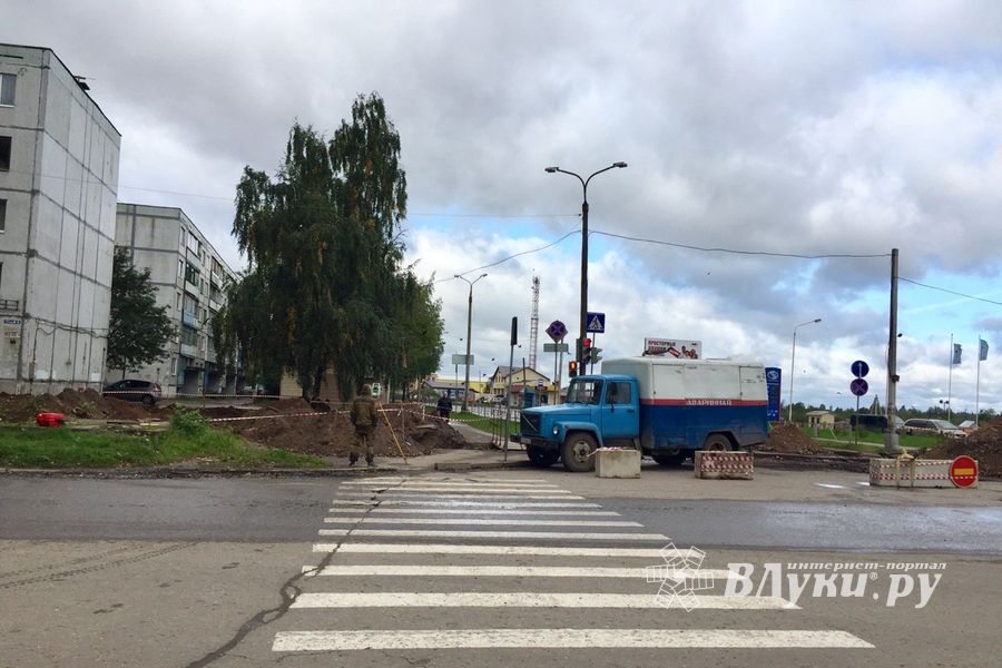 В Великих Луках перекрыта ул. Дружбы (ФОТО)