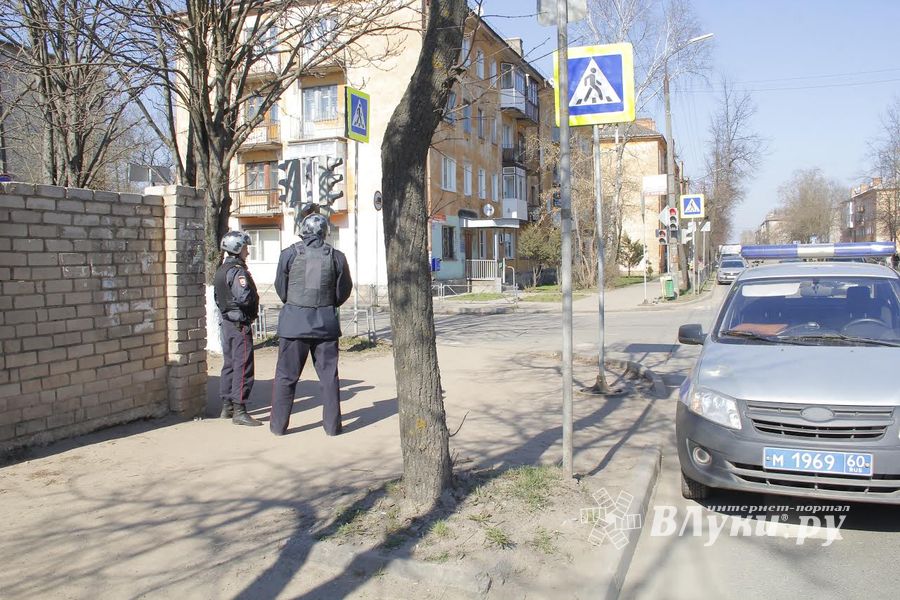 Фотофакт: учения в великолукском ОМВД