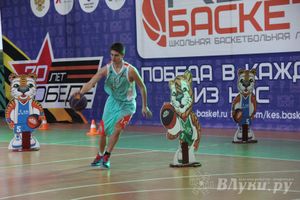 В Великих Луках прошли финальные игры Чемпионата ШБЛ «КЭС-БАСКЕТ» (фото)