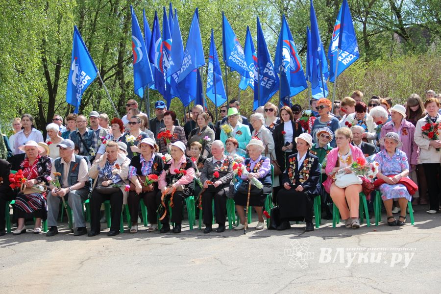В Великих Луках прошел торжественный митинг в честь 9 мая (ФОТО)
