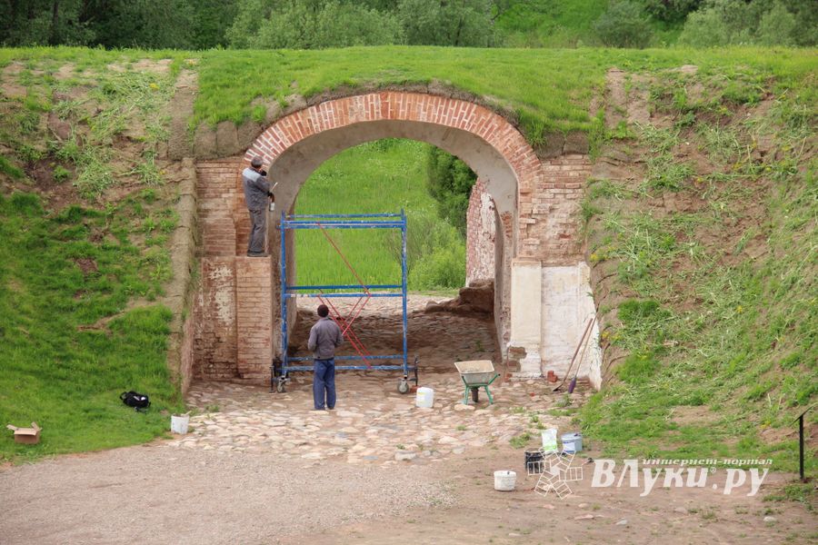 В Великолукской Крепости наводят порядок (ФОТО)