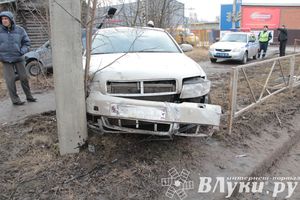 ​ДТП на перекрёстке улиц Дьяконова и 3-ей Ударной армии (ФОТО)