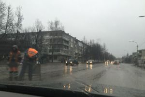 Фотофакт: в Великих Луках ремонтируют дорогу