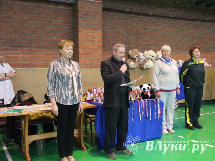 В Великих Луках прошли областные соревнования «Папа, мама, я - спортивная семья» (ФОТО)