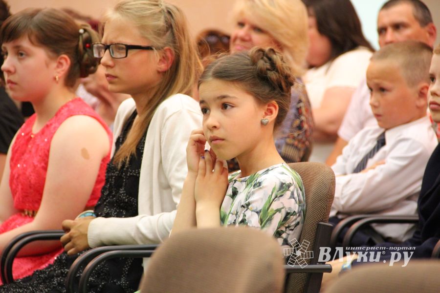 В школе №13 чествовали вчерашних учеников начальной школы (ФОТО)