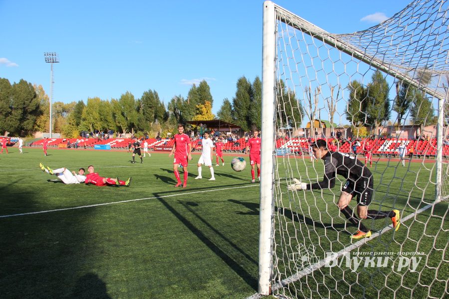 Обидный гол в воротах «Луки-Энергии» (ФОТО)