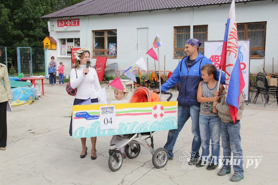 «Парад детских колясок» в День семьи, любви и верности (ФОТО)