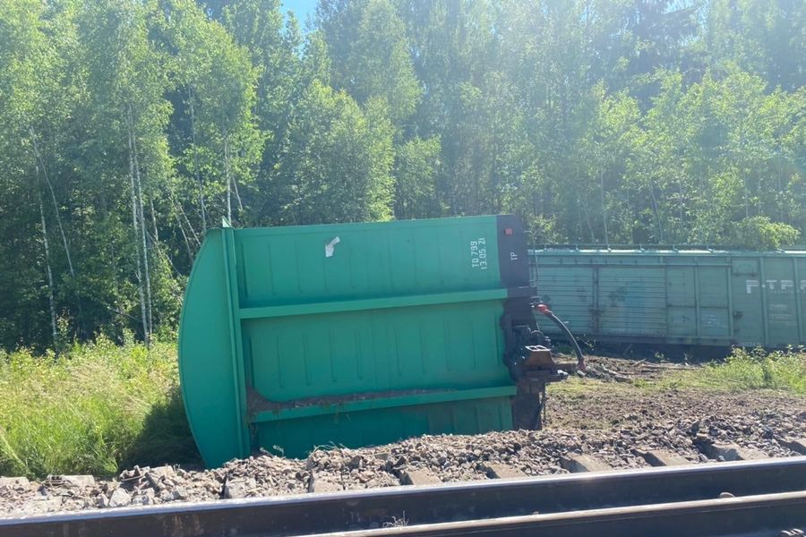 В Псковской области 13 вагонов сошли с рельсов