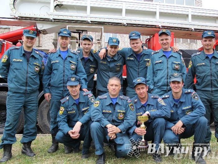 В Великих Луках прошли областные соревнования среди пожарных по спасению пострадавших