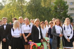 1 сентября в школах Великих Лук прошли Торжественные линейки (ФОТО)