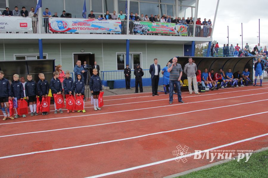 Матч ветеранов ФК «Спартак» и ветеранов великолукского футбола на «Экспрессе» (ФОТО)
