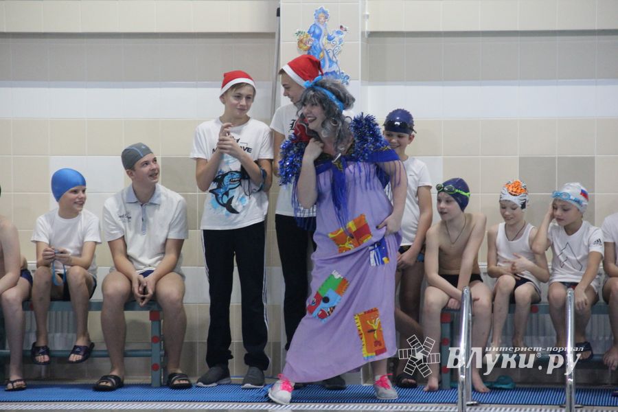 В Великолукском Айсберге прошли соревнования по плаванию на призы Деда Мороза (ФОТО)