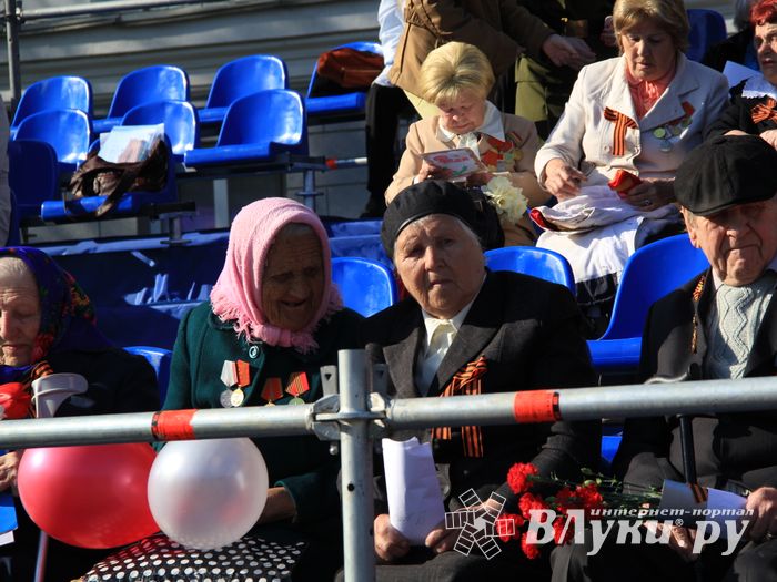 Великие Луки отмечают День Победы