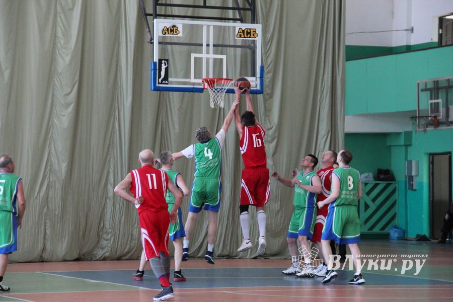Великолучане одержали победу на межрегиональном турнире ветеранов баскетбола (ФОТО)