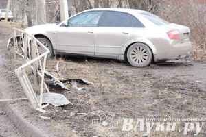 ​ДТП на перекрёстке улиц Дьяконова и 3-ей Ударной армии (ФОТО)