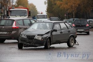 ДТП на перекрестке проспекта Гагарина и улицы Дьяконова (ФОТО)
