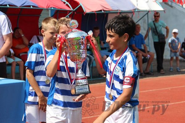 Юные футболисты из Калининграда стали победителями турнира «Локобол» в Великих Луках (фото)