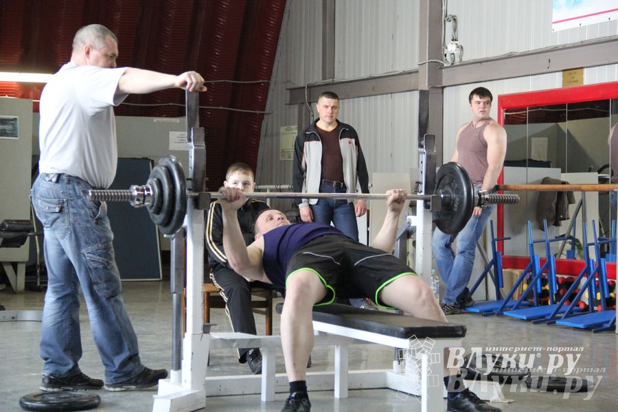 В Великих Луках прошел Чемпионат города по Русскому жиму и армлифтингу (фото)