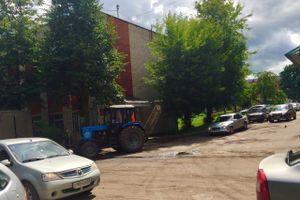 Ремонтировать ул. К. Либкнехта мешают припаркованные автомобили (ФОТО)