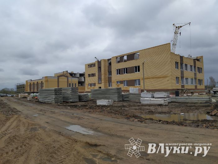 Руководству Великих Лук поручено ускорить строительство школы (ФОТО)