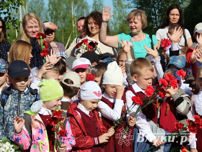 Юные великолучане почтили память бойцов Великой войны (ФОТО)