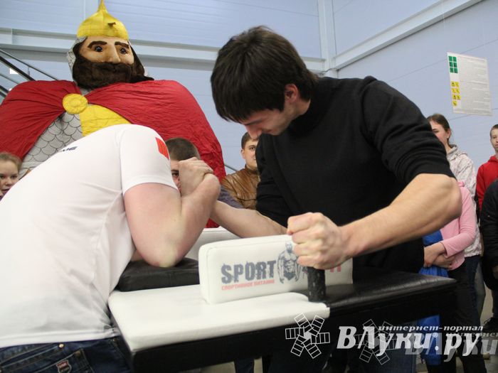 В ТЦ «Апельсин» прошла весенняя ночь распродаж