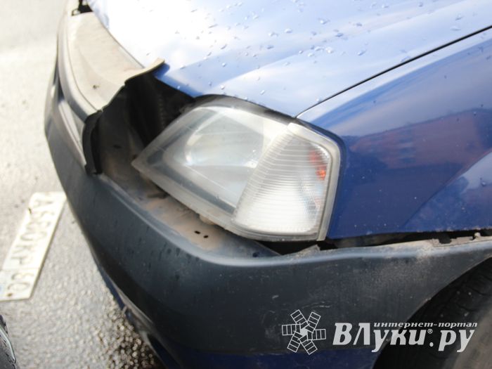 В Великих Луках, на проспекте Октябрьском, произошло ДТП (ФОТО)