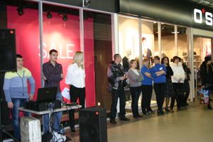 Торговый центр «Апельсин» поздравил прекрасных дам с праздником весны