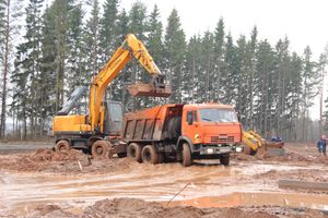 В медленном строительстве великолукского велоцентра виноват дождь (ФОТО)