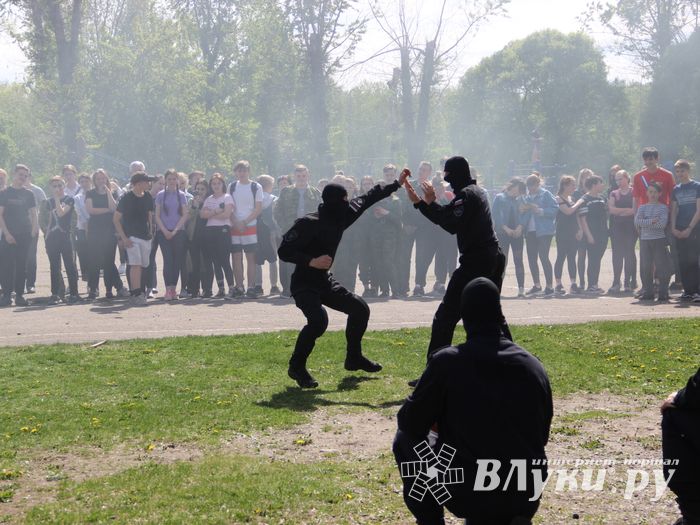 Спецназ «разгромил» на Дятлинке «банду»