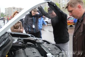 В Великих Луках прошла «Весенняя автоярмарка Великие Луки — 2015» (фото)