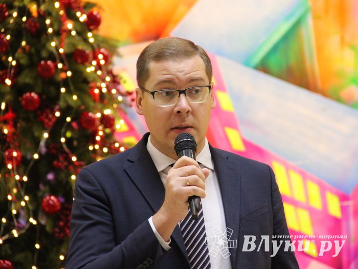 В Великих Луках открылась 10-я универсальная выставка (ФОТО)