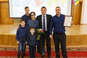 Андрей Турчак поблагодарил приемных родителей за любовь и тепло, которые они дарят детям (ФОТО)