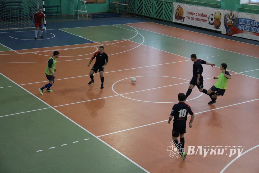 В Великих Луках продолжается первенство города по мини-футболу (фто)