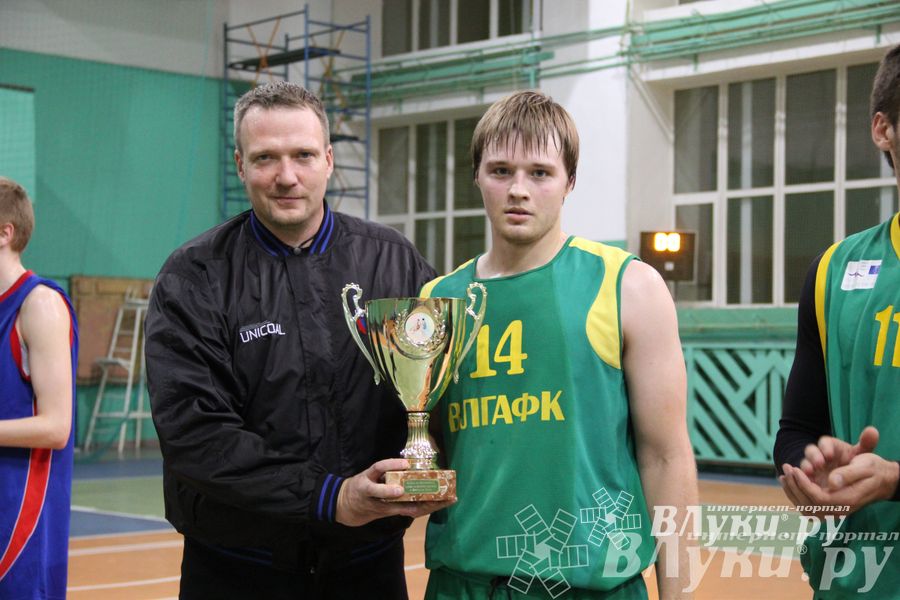 Команда «Экспресс» стала обладательницей Кубка г. Великие Луки по баскетболу