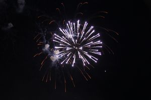 9 мая в Великих Луках. Шествие и салют